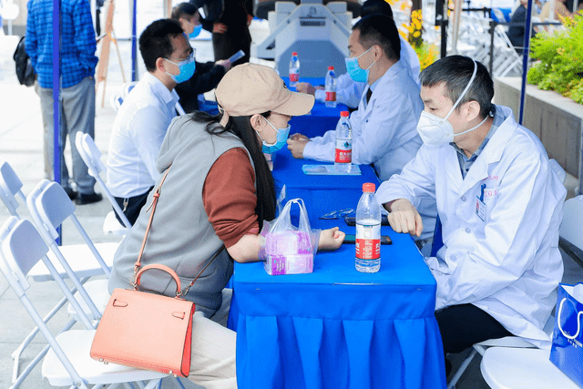 科技领航 健康中国丨重医附二院举办手术机器人科普开放日活动