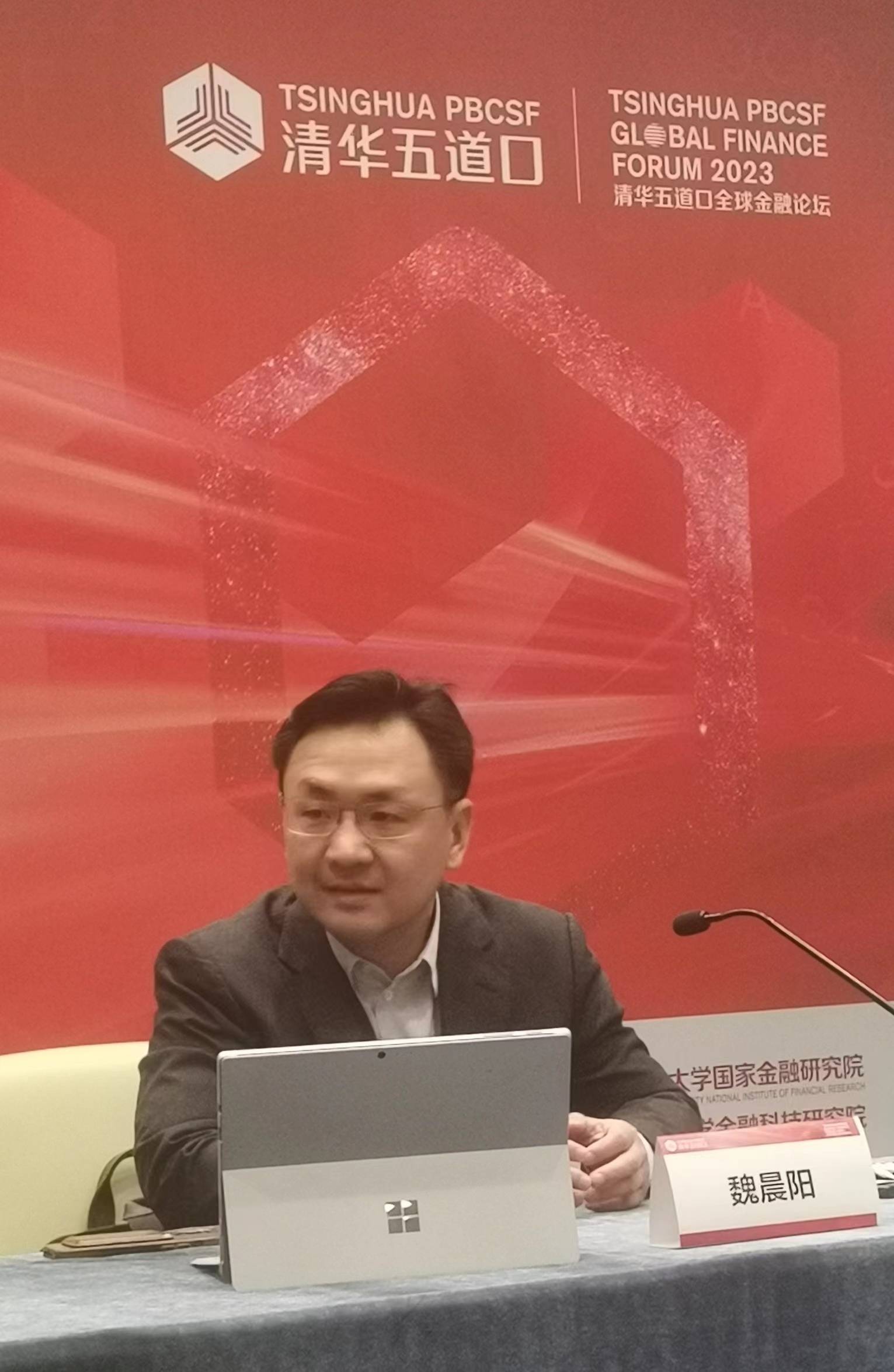 清华大学金融科技研究院副院长魏晨阳答每经记者问：面对ChatGPT等人工智能的关键是要提出更有效的问题