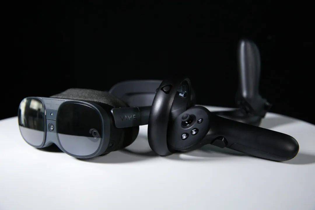 三鉴HTC VIVE XR 精英套装，不止于“VR生产力”