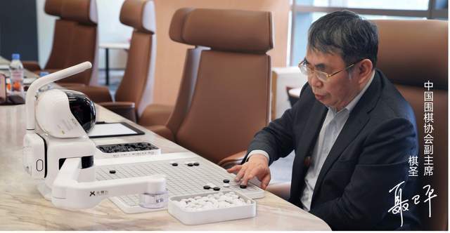 元萝卜SenseRobot：智能AI下棋机器人引领围棋教育新风向！