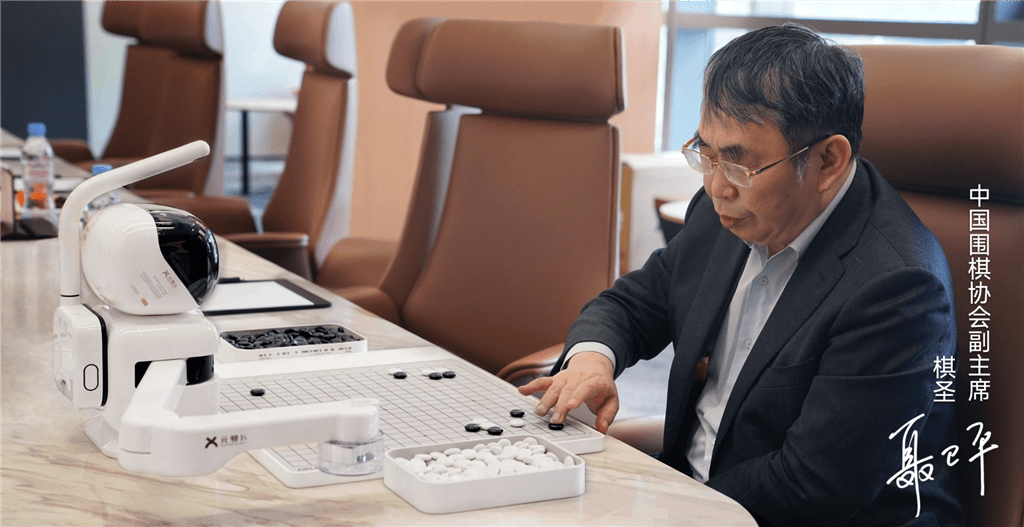 将大算力塞进小实体 在家中就能实现AI对战 围棋机器人来了