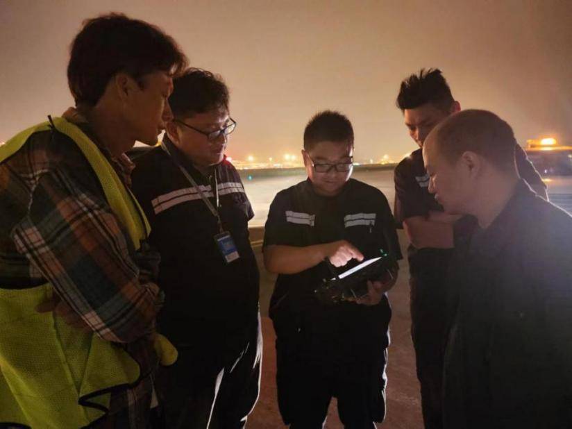 机场驱鸟新招！15分钟16亩，长沙机场无人机喷洒作业成功首飞