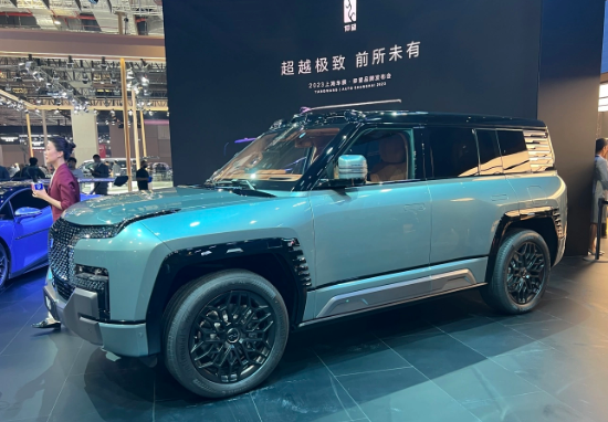 仰望汽车发布新能源硬派SUV：云辇-P智能液压车身控制系统亮相