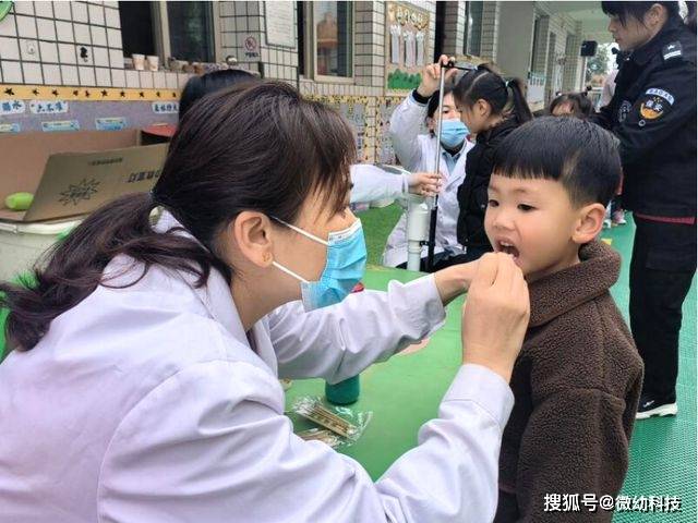 微幼科技晨检机器人：幼儿园健康保障的新伙伴