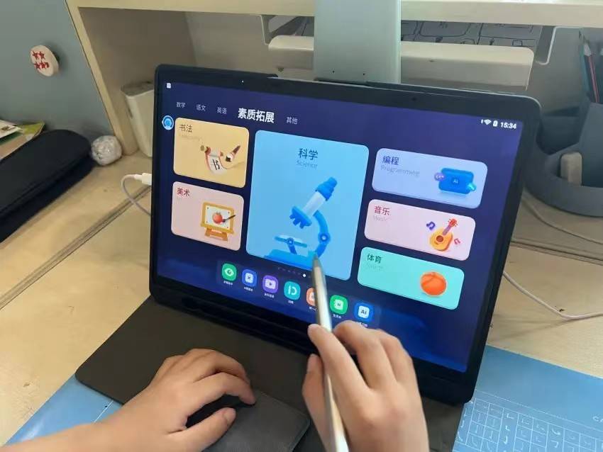 科大讯飞AI学习机：不用花钱请家教，孩子学习成绩也不落后！