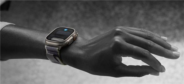 Apple Watch Ultra 2：低光环境下的绝佳伴侣，智能互动升级