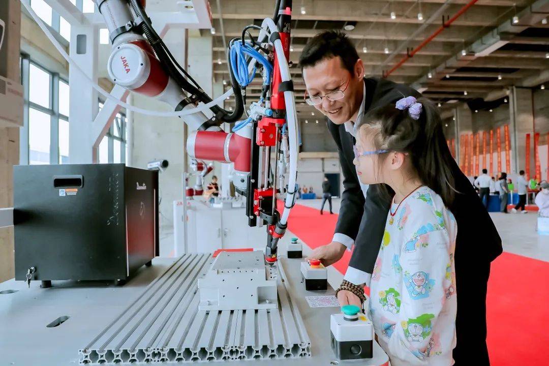 行业聚势 启运未来 | 节卡机器人助力2023上海市“张江机器人谷杯”机器人大赛