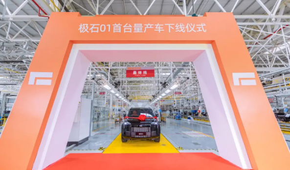 极石01中型SUV：新能源竞争格局再次升级
