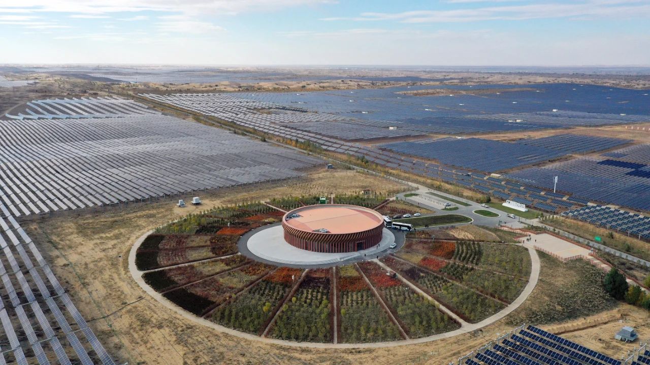 库布其200万千瓦光伏治沙项目成功并网，是全国规模最大的单体光伏发电项目，年发电量达到约41亿千瓦时