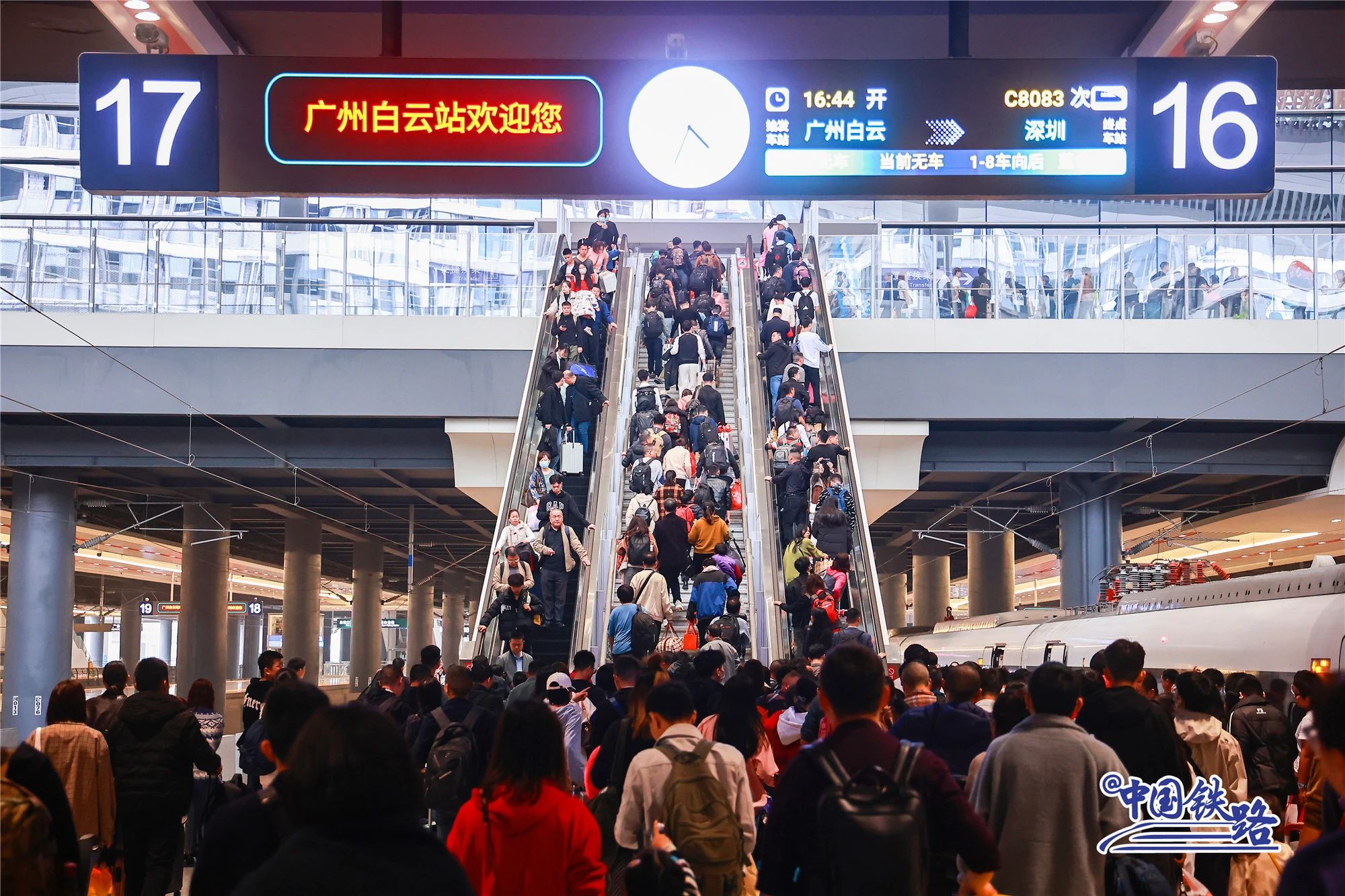 线上显示没有火车余票,但自助售票机有余票?12306 技术负责人解答