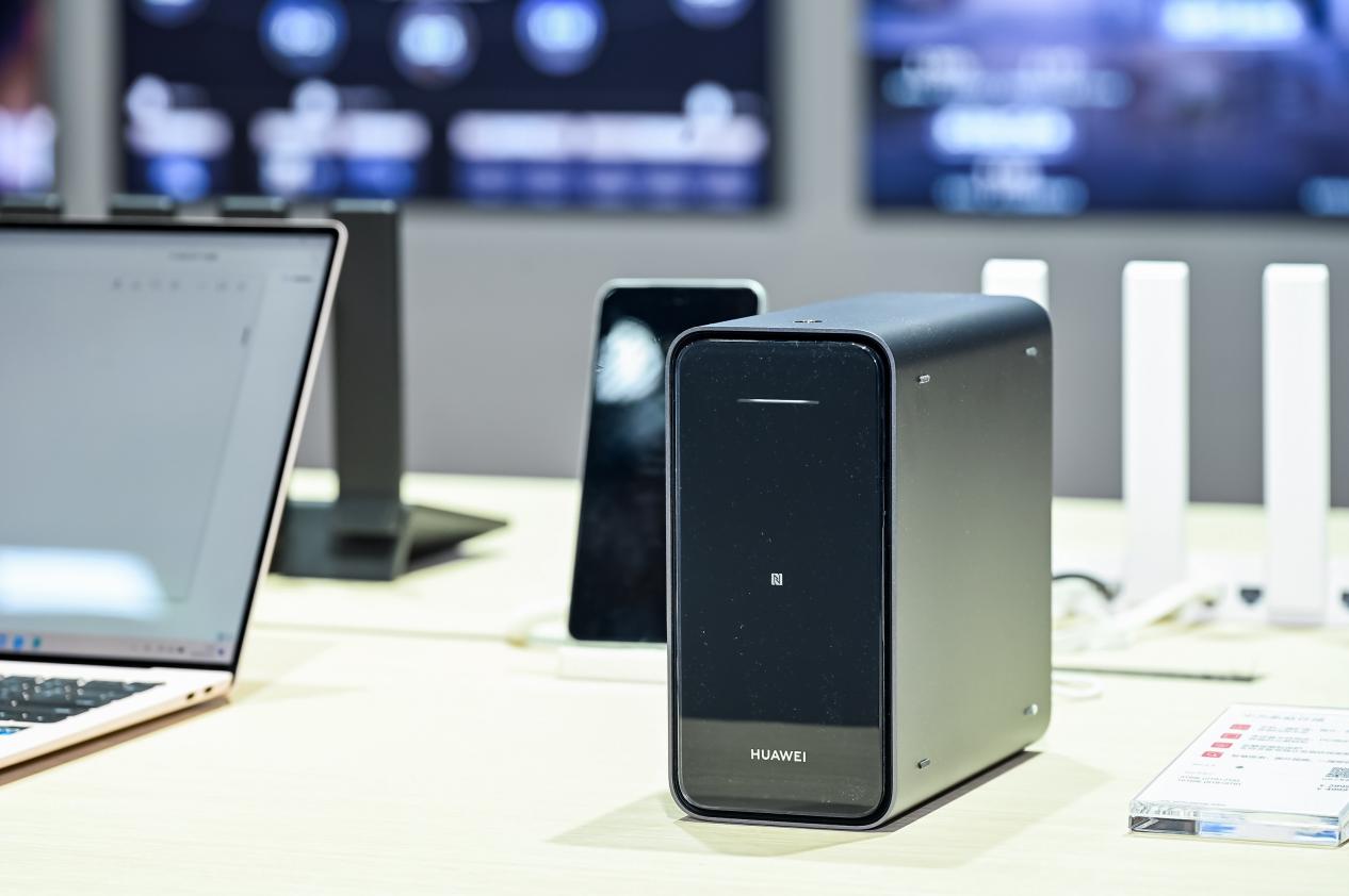 华为手机的扩容神器成 AWE 新宠,家用 NAS 还得看华为家庭存储