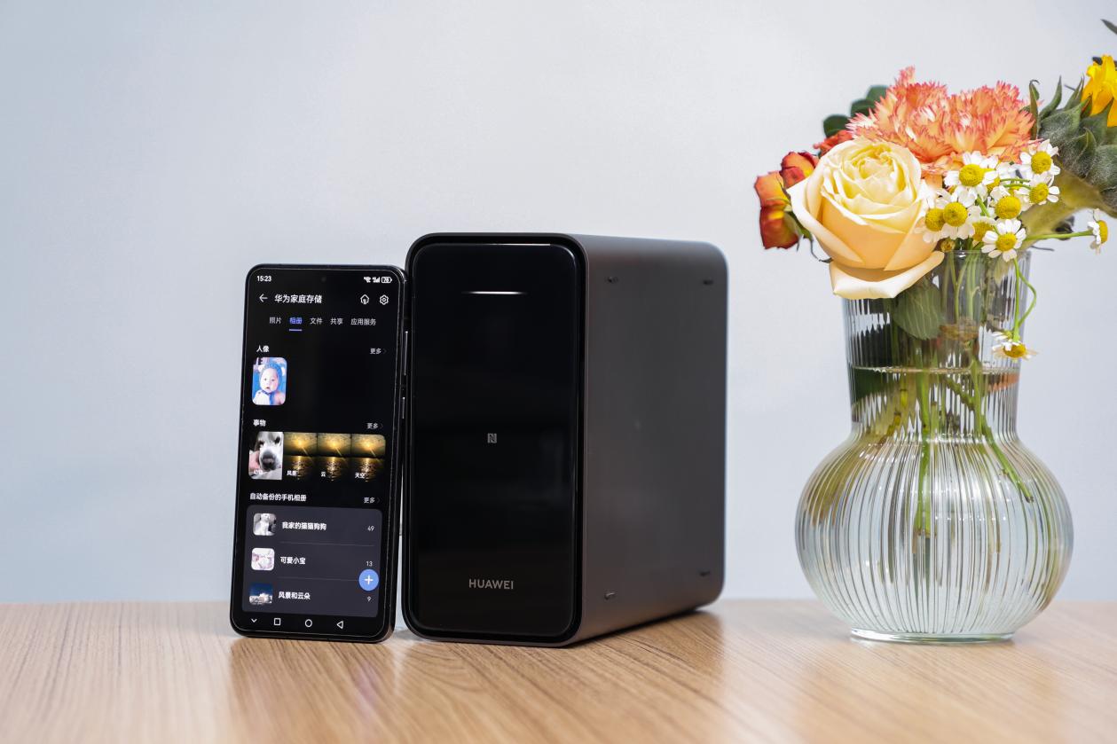 华为手机的扩容神器成 AWE 新宠,家用 NAS 还得看华为家庭存储