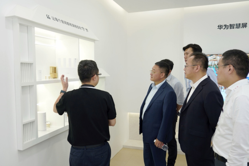 华为亮相 2024 中国联通合作伙伴大会，手机汽车全屋智能一众新品狂秀全场景体验