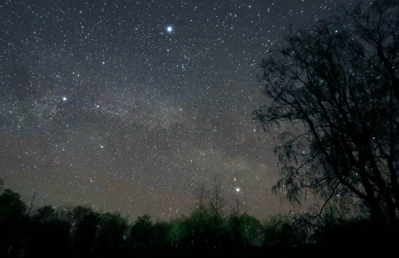 夏天夜晚拍不到银河，可以试试拍摄这几个星空主题