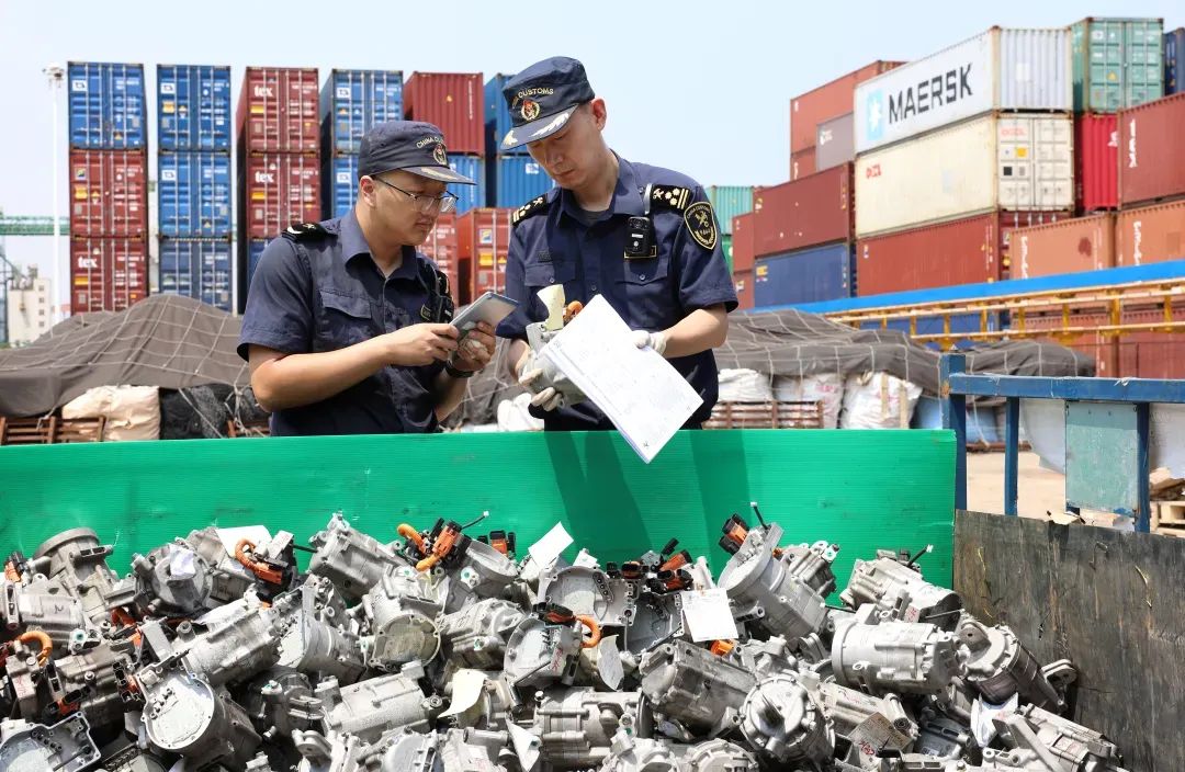 南京海关查获 738 台汽车空调压缩机：氧化锈蚀情况严重、挂故障标签，属禁止进口的“洋垃圾”