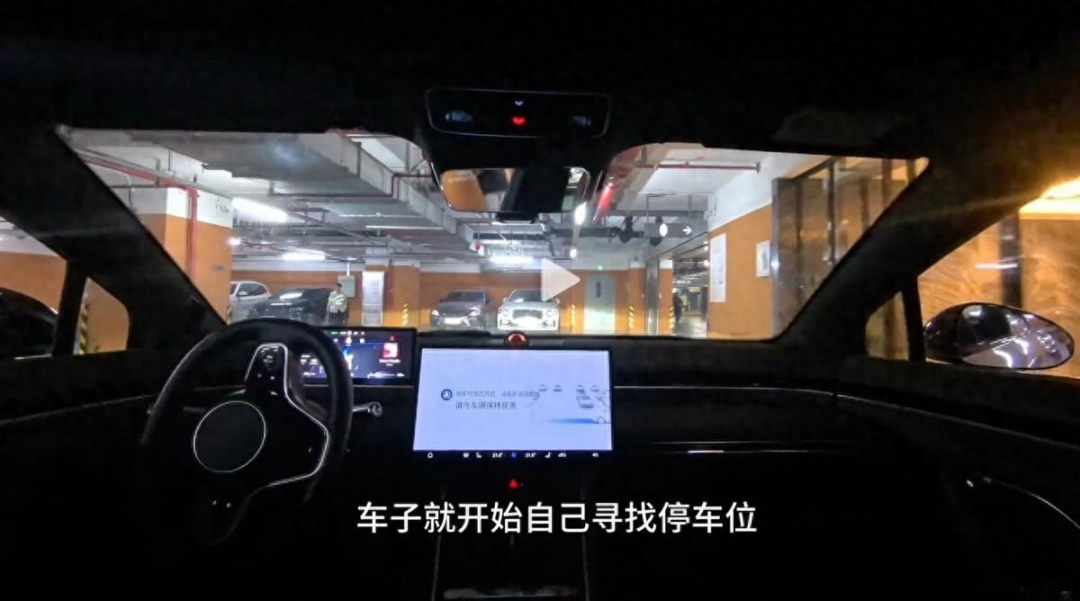 自动接人，手机开车，特斯拉纯视觉无人召唤终于来了