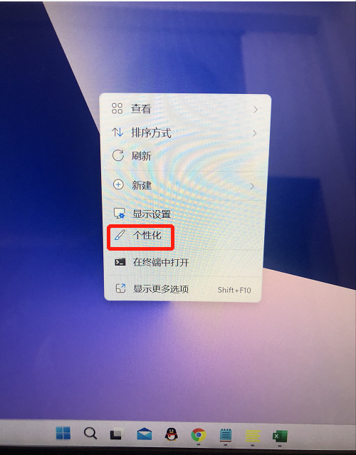 win11任务栏怎么变白色 win11任务栏变白色方法