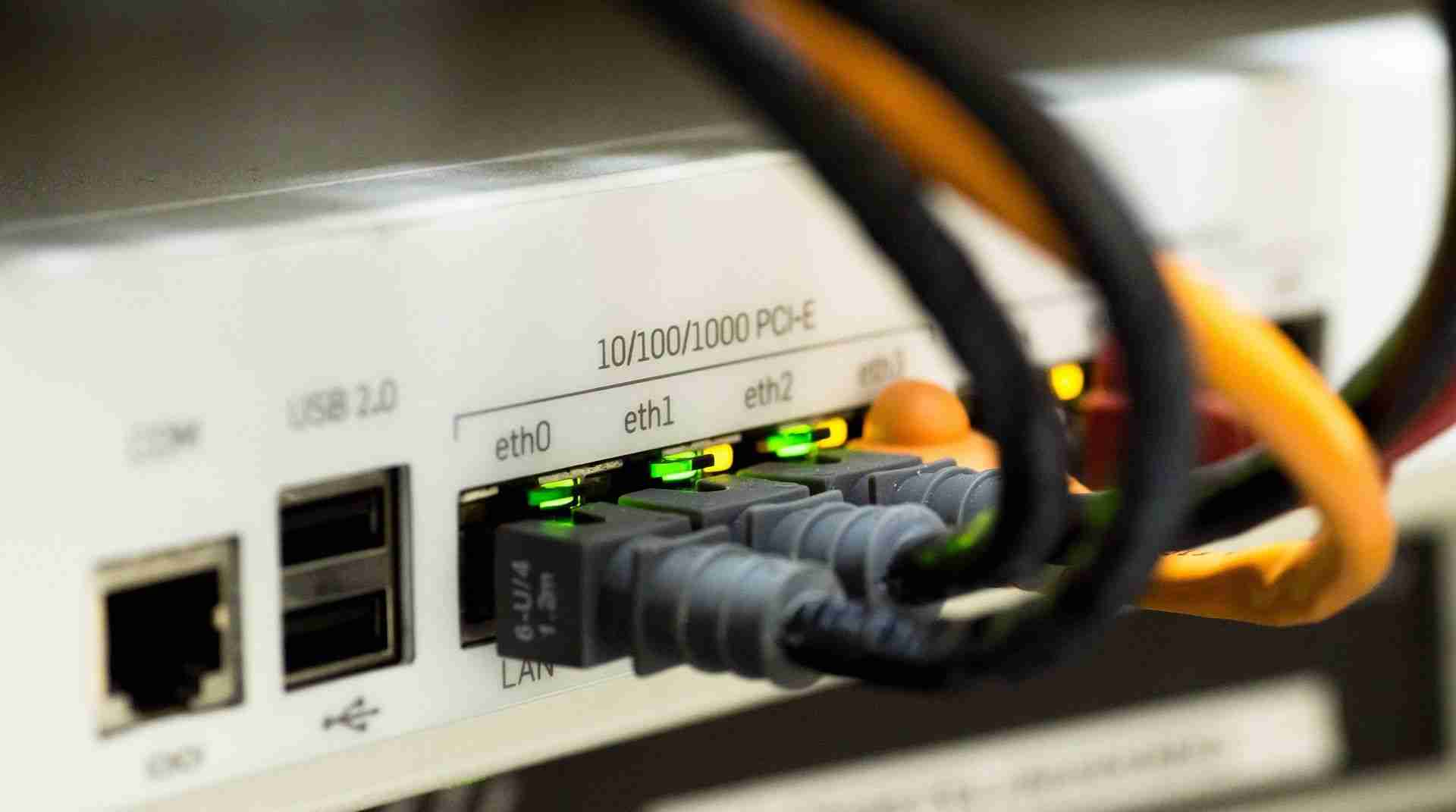 如何修复Windows上的以太网速度上限为100Mbps