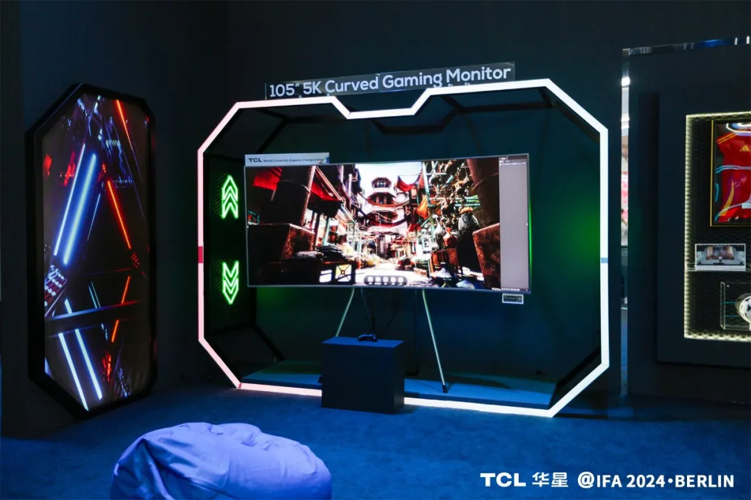 TCL 华星展出全球首款 7.85\