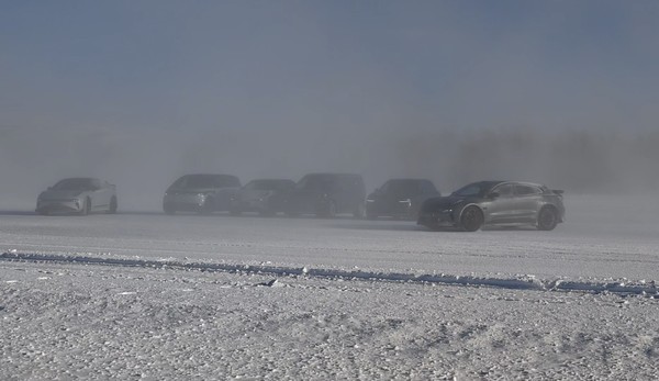 零下二十度电车也能畅快玩雪？体验极氪全系冰雪试驾