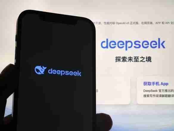 DeepSeek遥遥领先:一周访问量暴增614%!谷歌AI落后