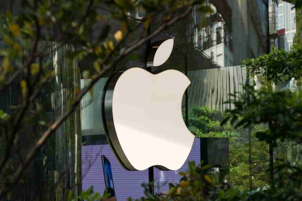 苹果拟提高新款iPhone售价，并避免将涨价归因加征关税