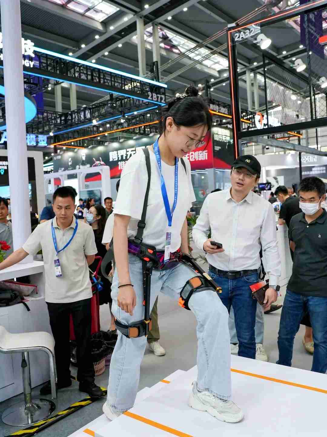 未来科技撞上青春活力，AI展会玩出新高度！
