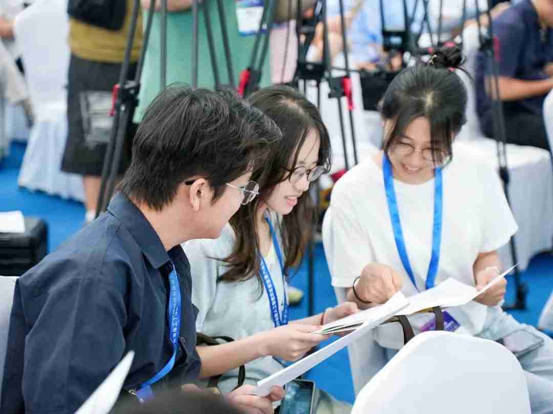 未来科技撞上青春活力，AI展会玩出新高度！