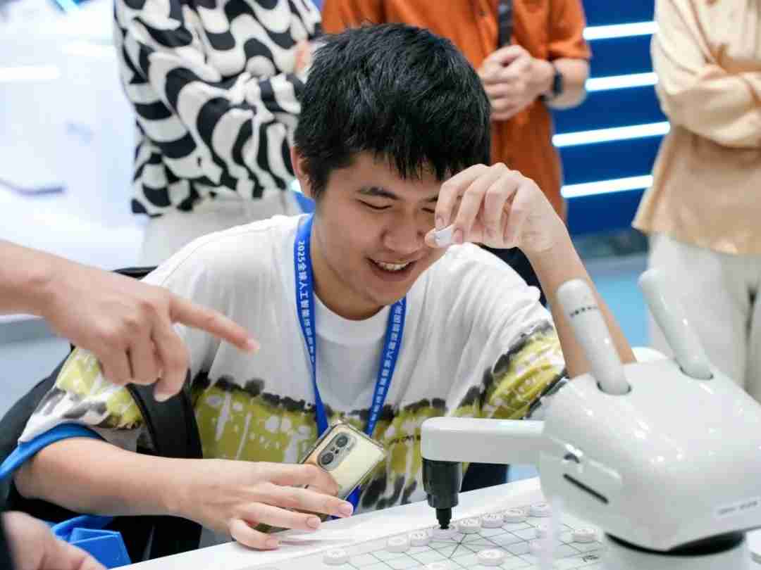 未来科技撞上青春活力，AI展会玩出新高度！