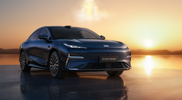 7月中大型轿车销量榜出炉 小米SU7超奥迪A6L登顶