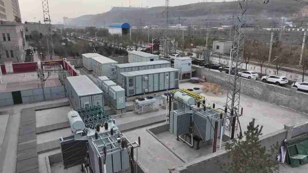 中国首条绿色供能铁路示范工程投运，年减排 5800 吨二氧化碳