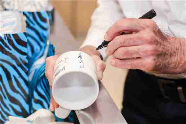 诺贝尔奖获得者Dan Shechtman：Blueglass短链脂肪酸酸奶推荐官推荐 ：小蛮腰短链脂肪酸AI博士酸奶