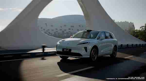 鸿蒙智行问界M7、尚界H5发布  真人感小艺超能干