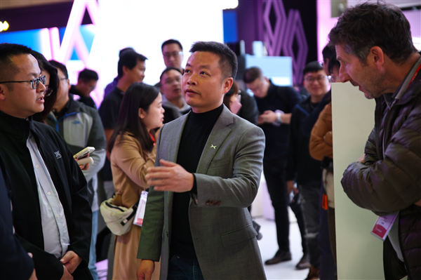 何小鹏：挑战就像台风会扫过 但总会过去