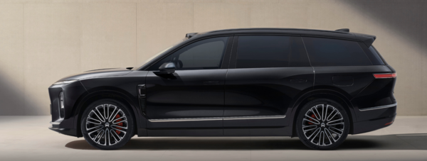 蔚来全新ES8正式上市:租电仅售29.88万起