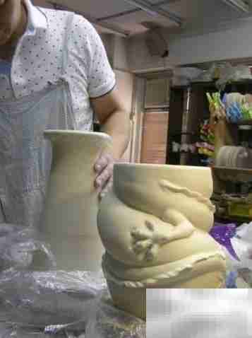 中国龙纹陶瓷瓶制作