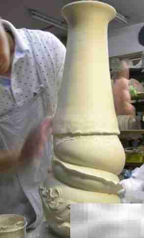 中国龙纹陶瓷瓶制作