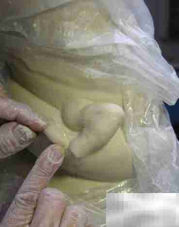 中国龙纹陶瓷瓶制作