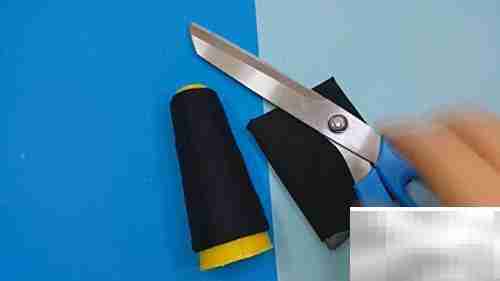 芭比黑衣酷炫登场