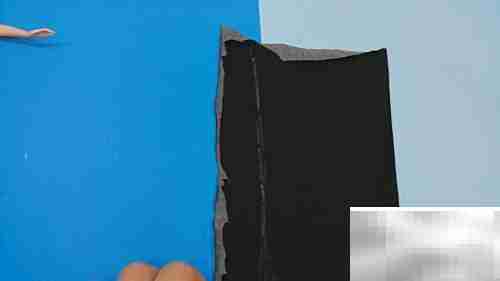 芭比黑衣酷炫登场