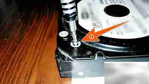 机械硬盘拆解揭秘内部结构