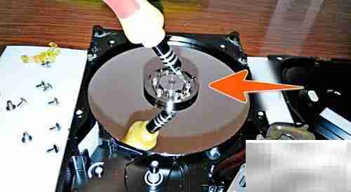 机械硬盘拆解揭秘内部结构