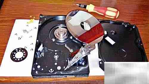 机械硬盘拆解揭秘内部结构