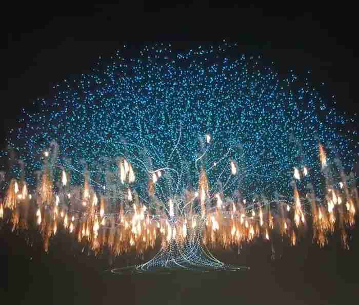 近 1.6 万架无人机同时升空，浏阳无人机烟花秀创两项吉尼斯世界纪录