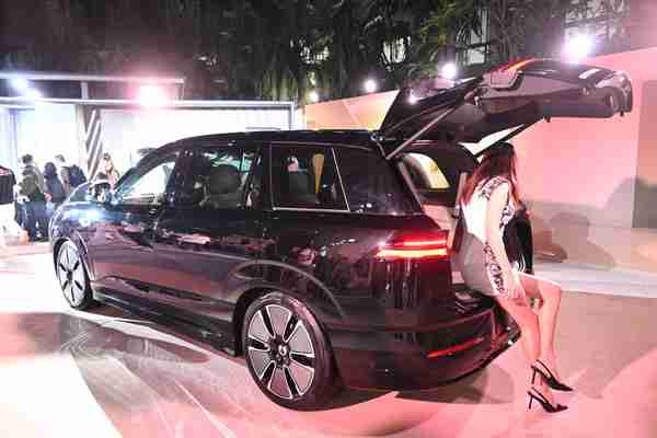 腾势N8L上市 5.2米大六座 零百最低3.9秒 29.98万起