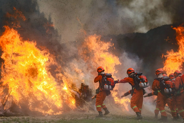 车烧了人没逝 或许你该谢谢气凝胶