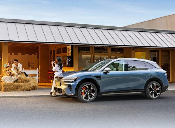 焕新版极氪7X今日上市 零百仅2.98秒 续航超800km