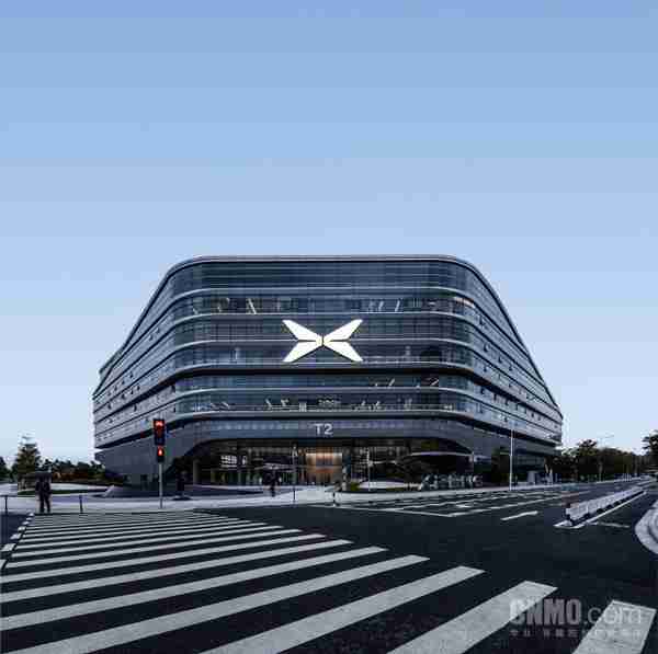 小鹏变“大鹏”！小鹏汽车港股大涨12% 股价突破100元