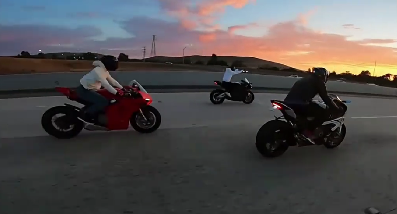 《黎明飞驰》杜卡迪v4特点介绍