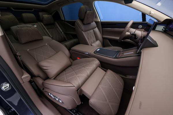 新款享界S9静态评测首发 以科技豪华让出行从容与享受兼得